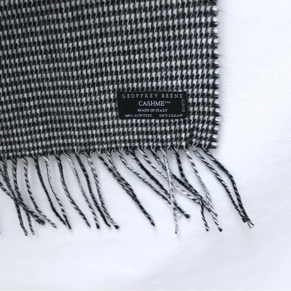 Geoffrey Beene Cashme scarf herringbone print winter fall autumn black white